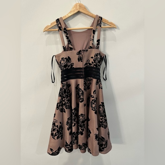 Nordstrom dress. City Studio Size 1 Teen Section - Picture 2 of 6